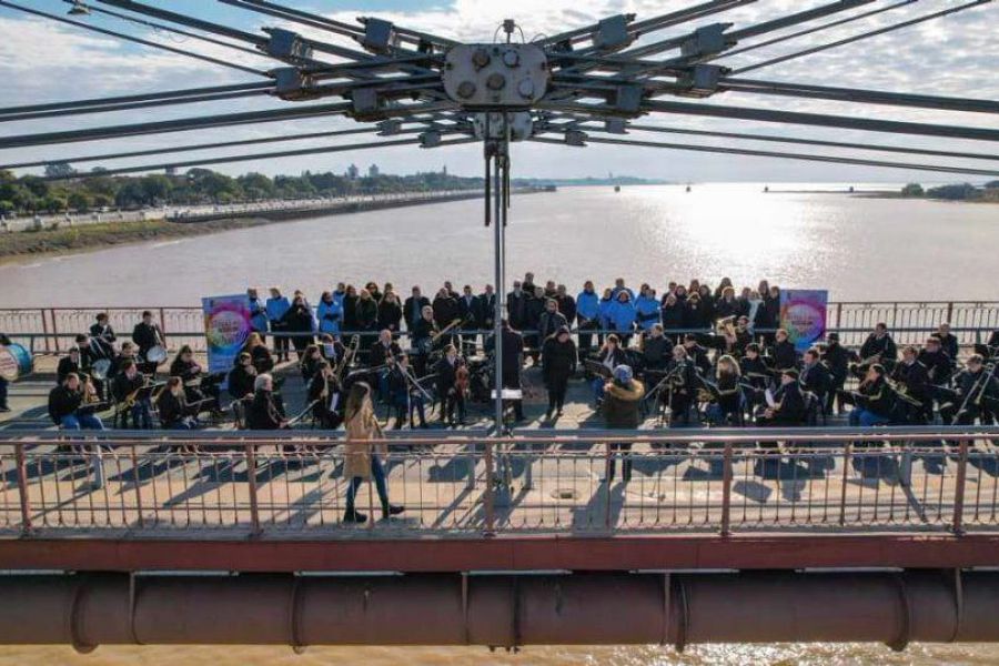 Banda Comunal de Franck en Puente Colgante