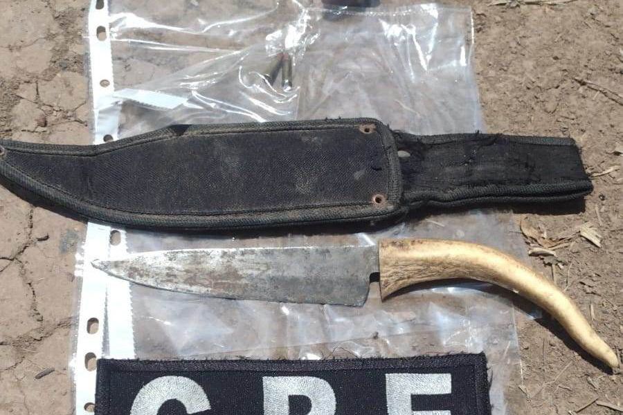 Portaba un arma de fuego y un cuchillo: Fue aprehendido