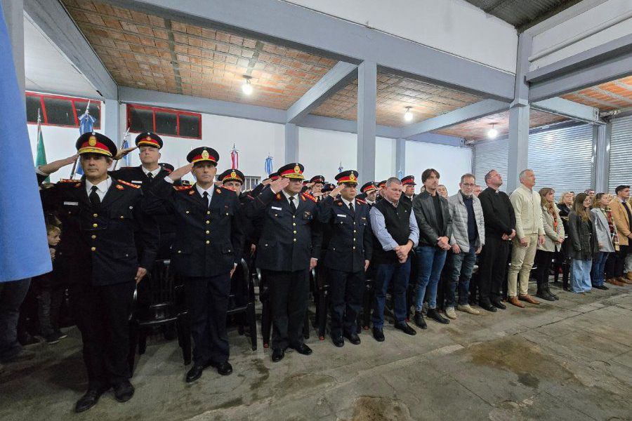 Pirola con Bomberos sancarlinos