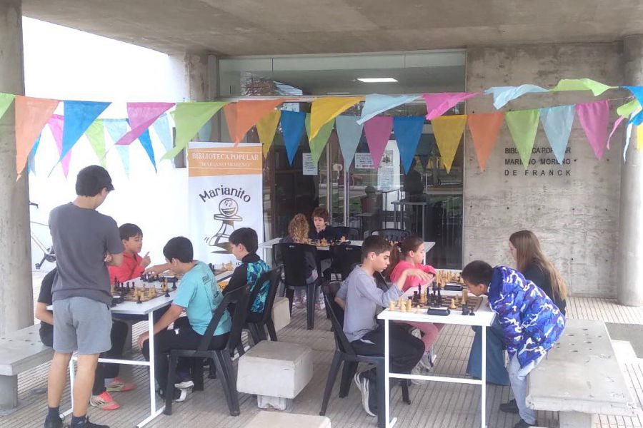 Ajedrez y Primavera en la Biblioteca Mariano Moreno