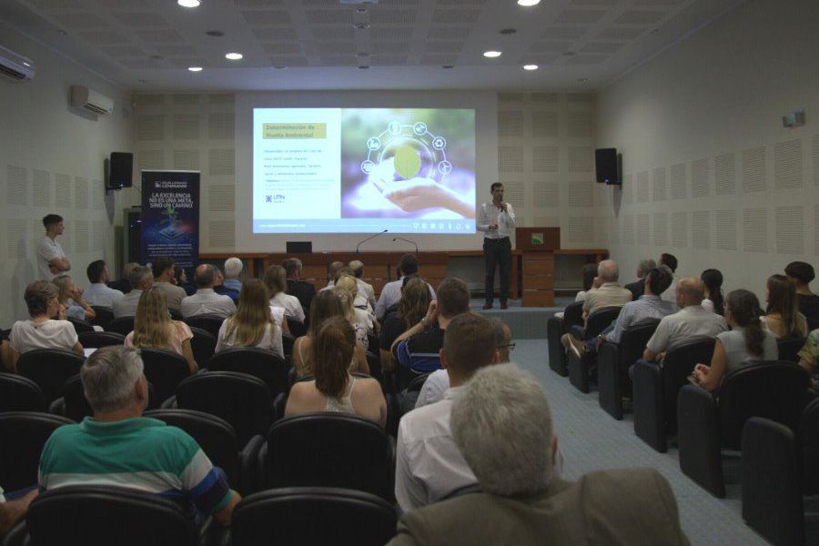 Gonzalo Turri de conferencia en La Lehmann