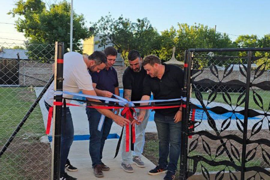 ADJ inauguró natatorio