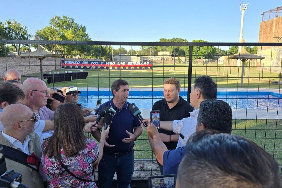 ADJ inauguró natatorio