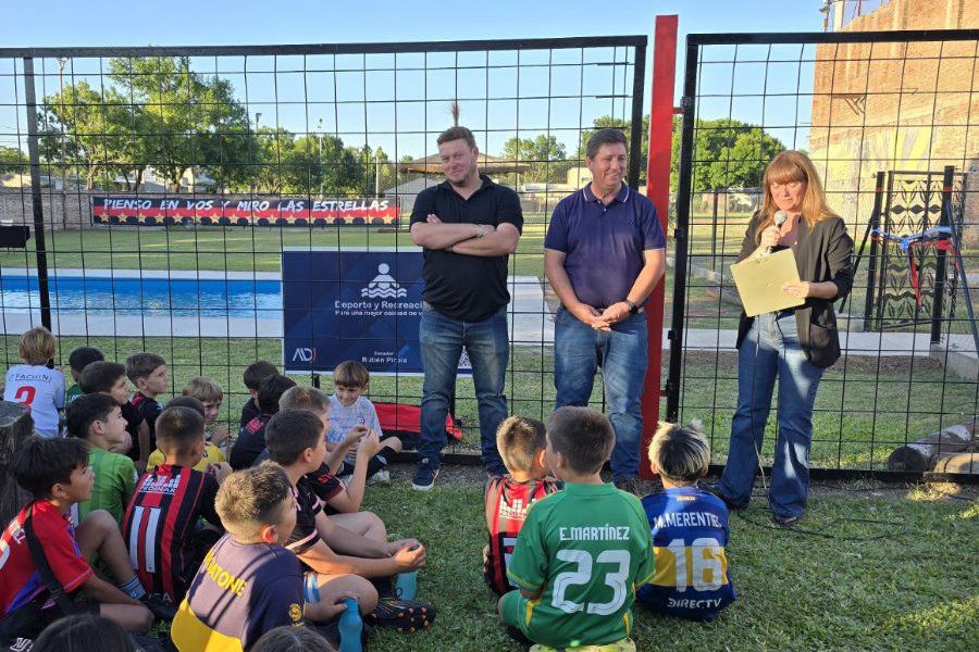 ADJ inauguró natatorio