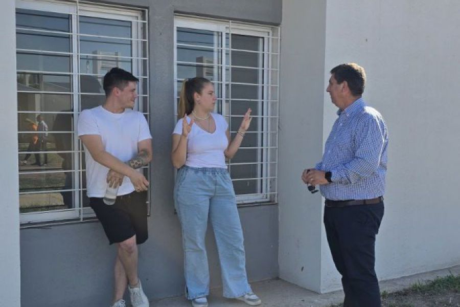 Pirola entregó viviendas en SJN