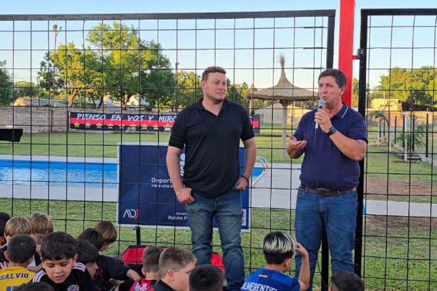 ADJ inauguró natatorio