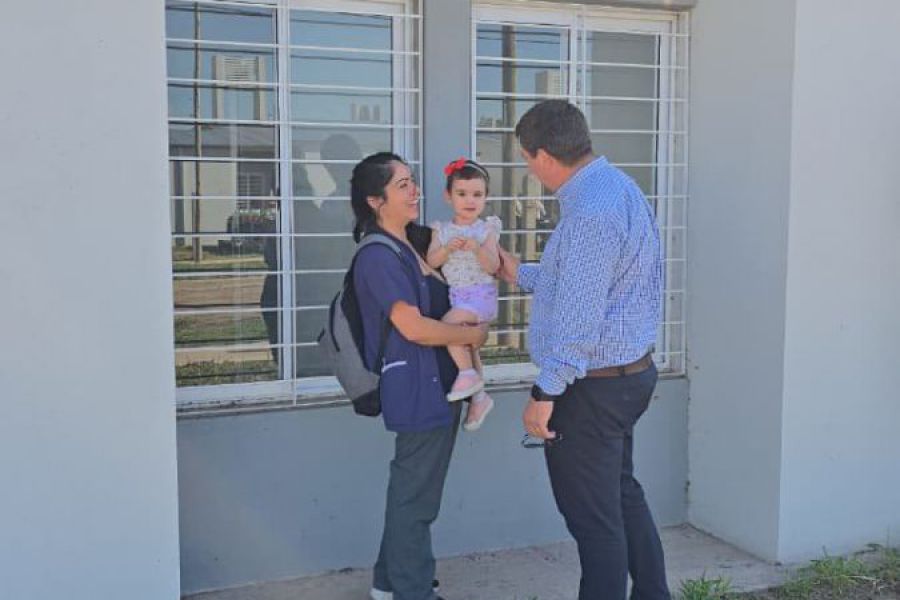 Pirola entregó viviendas en SJN