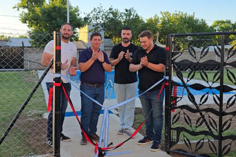 ADJ inauguró natatorio