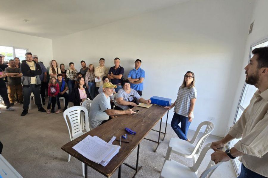 Pirola entregó viviendas en SJN