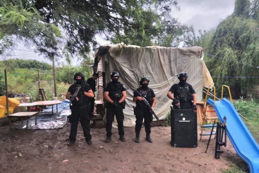 Allanamientos en Barrio Las Lonas de Esperanza - Foto URXI