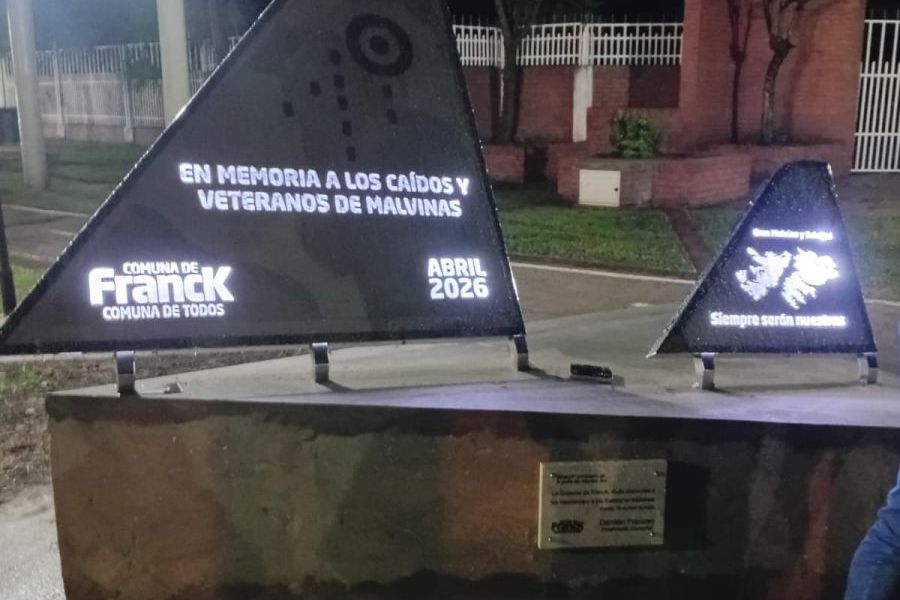 Homenaje e inauguración de monumento por Malvinas