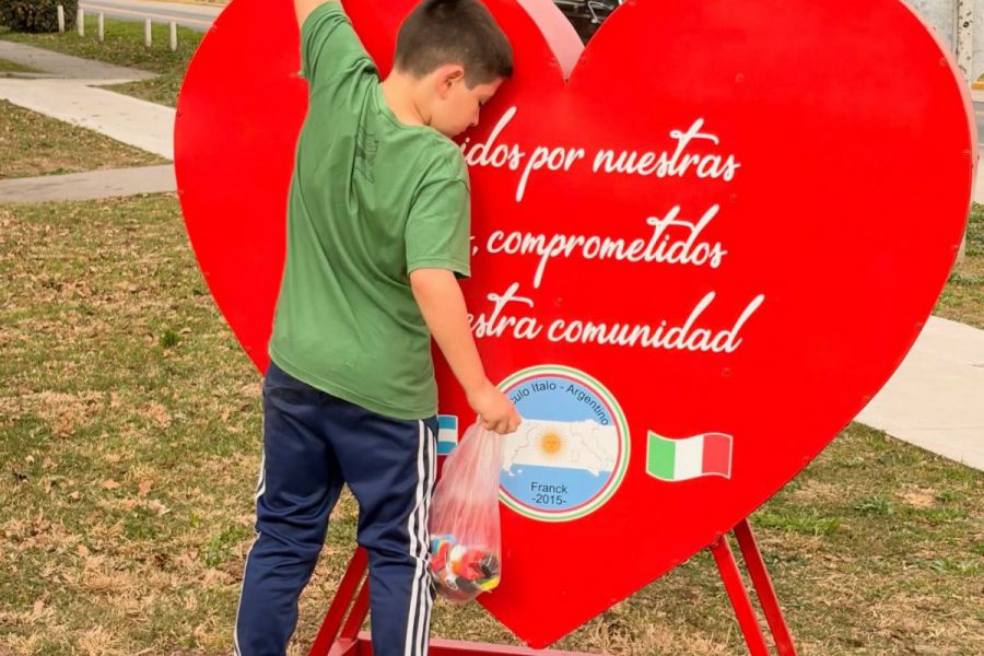 Corazón de tapitas del Circulo Italo Argentino