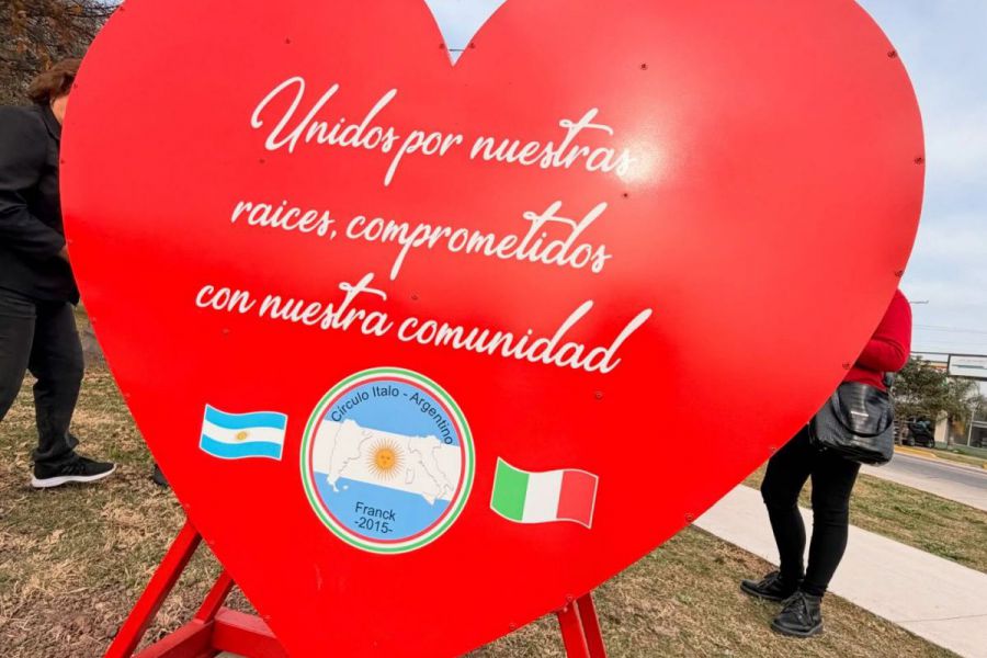 Corazón de tapitas del Circulo Italo Argentino
