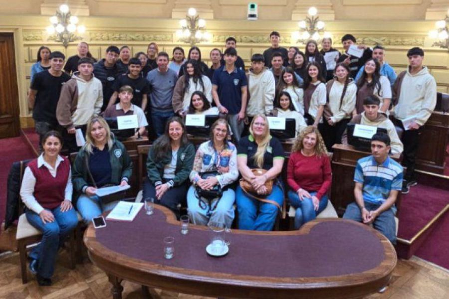 Estudiantes de Las Colonias en Senado Provincial