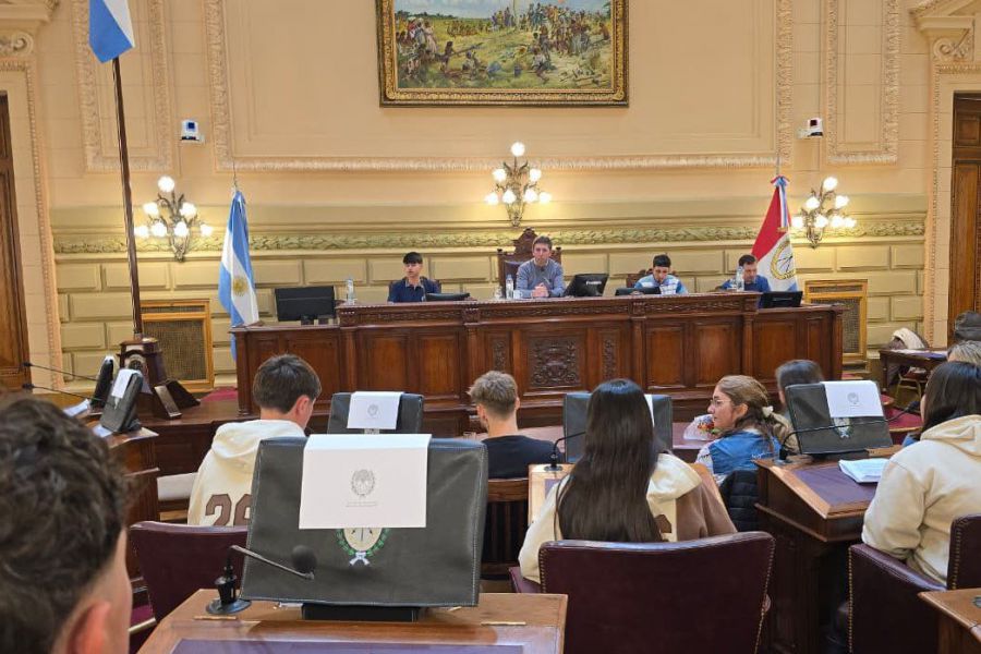 Estudiantes de Las Colonias en Senado Provincial