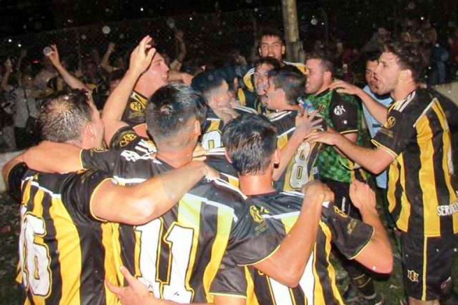 Atlético Pilar bi campeón en Tercera división FM Spacio 98.1 Franck
