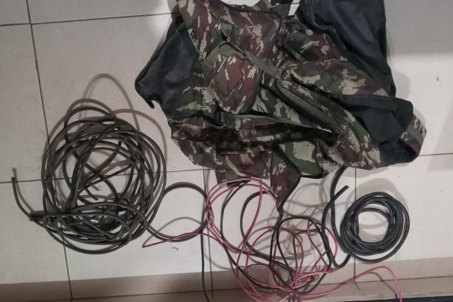 Un aprehendido: Secuestro de herramientas y un inhibidor de señal | FM ...
