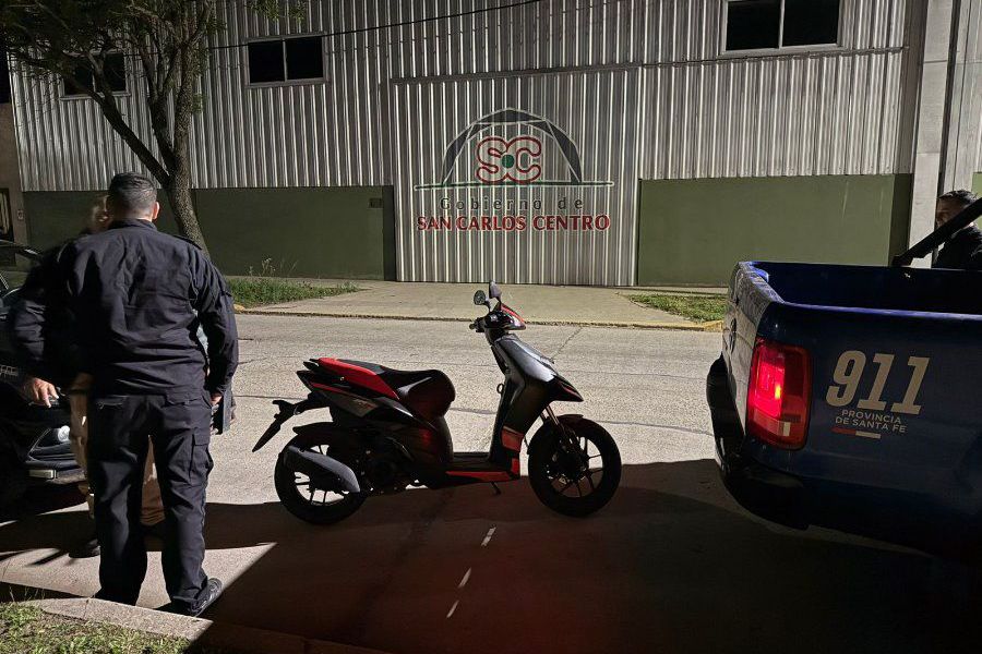 Aprehendidos y recupero de una motocicleta sustraída | FM Spacio 98.1 ...